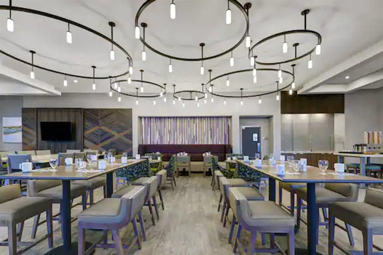 Hilton Garden Inn Manassas Exterior photo