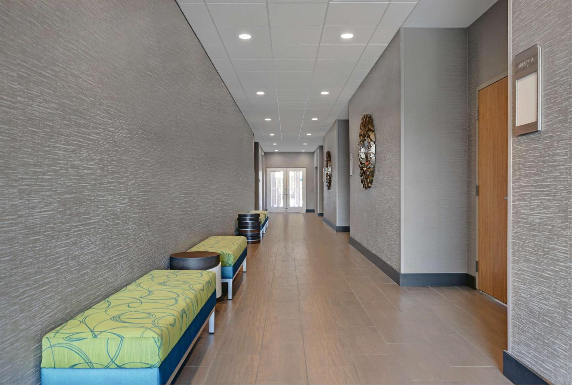Hilton Garden Inn Manassas Exterior photo