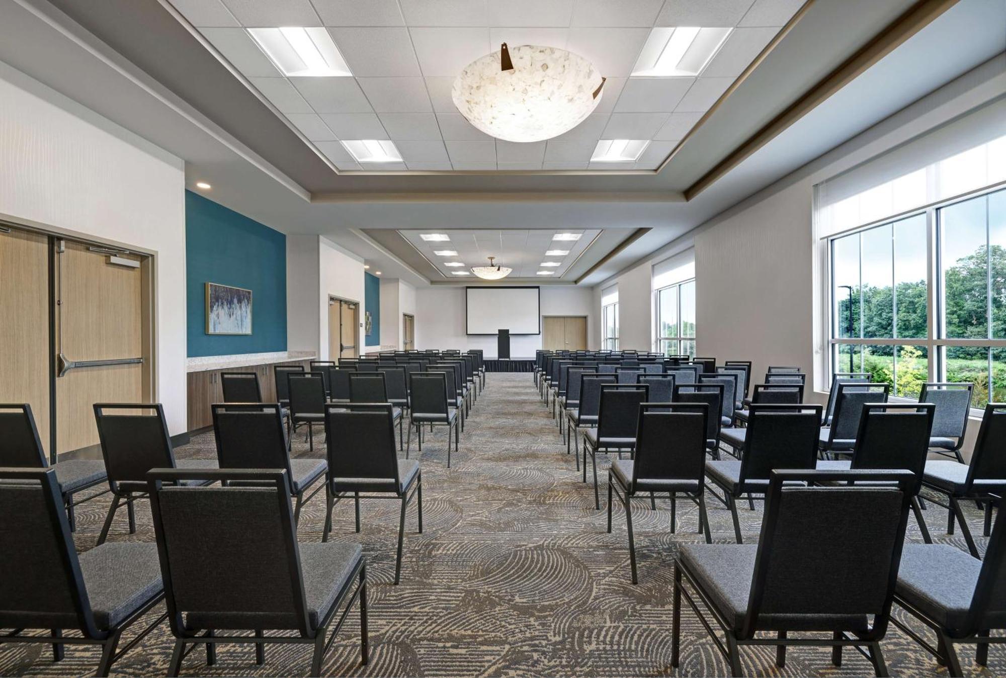 Hilton Garden Inn Manassas Exterior photo