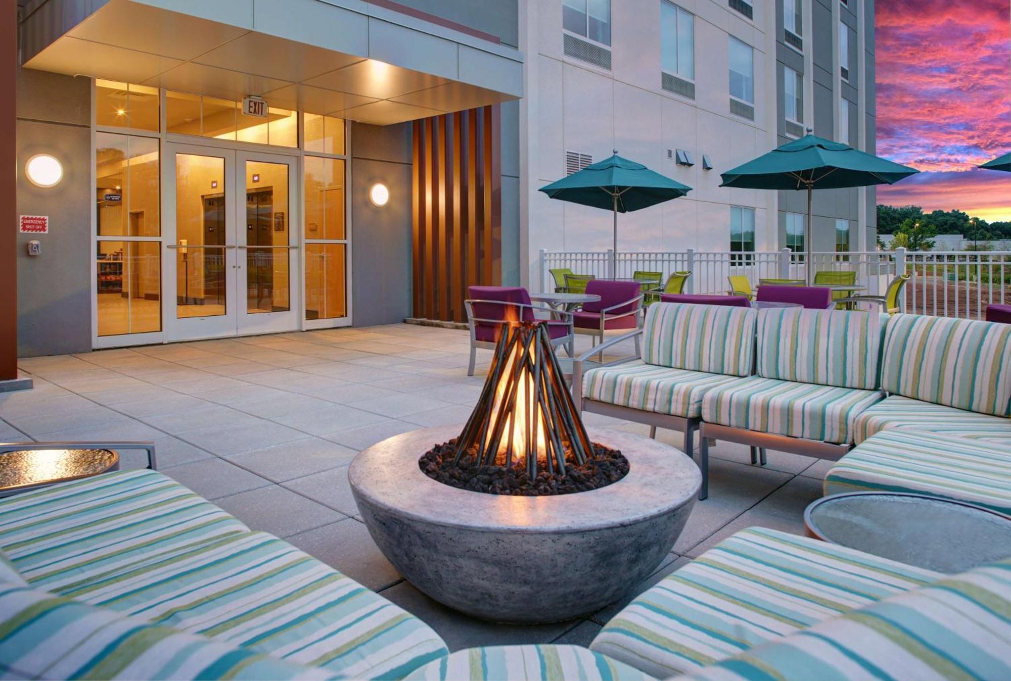 Hilton Garden Inn Manassas Exterior photo